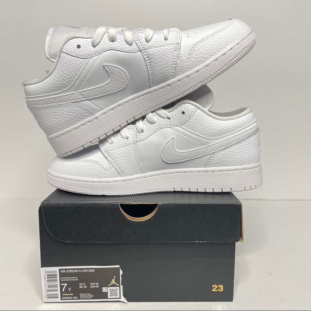 Nike Air Jordan 1 Retro Low GS Triple White NEW - Picture 3 of 4